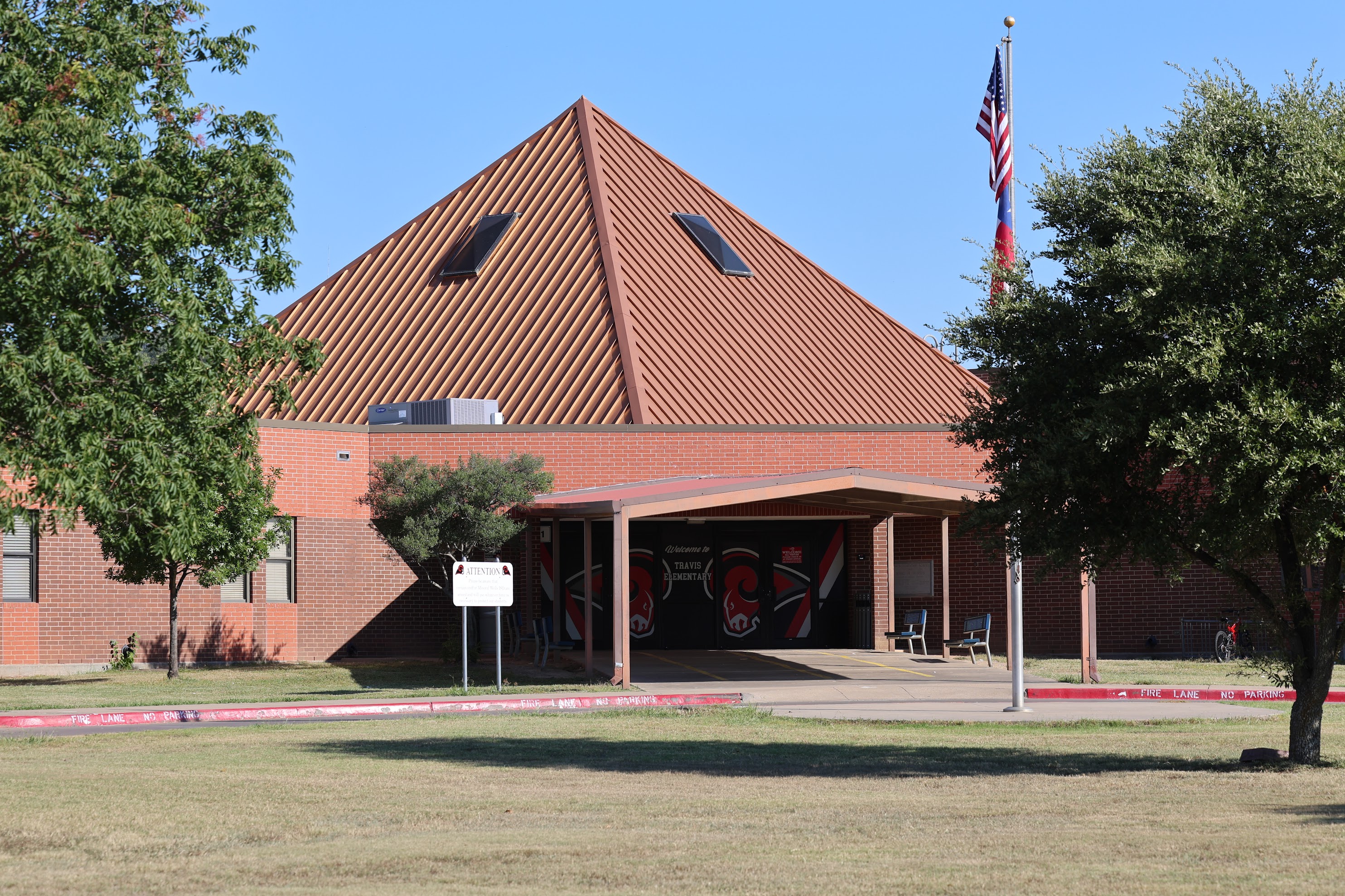 Front entrance of Travis Elementary School, showing the main building and entryway.